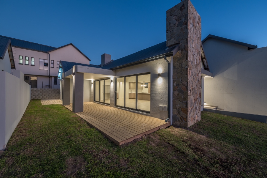 4 Bedroom Property for Sale in Outeniquasbosch Western Cape
